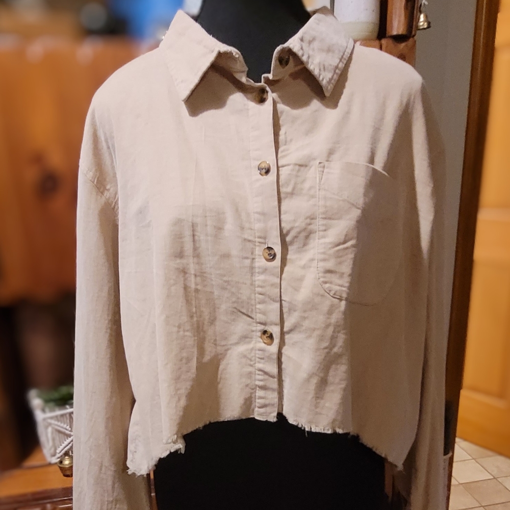 #153 Forever 21 Cropped Beige Button-Down Women's Shirt